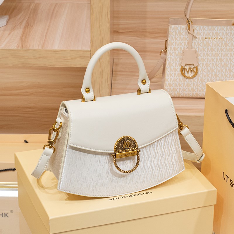 Lichte Luxe Dameshandtas 2024  - Women Bags High End Brands recensie en prijs
